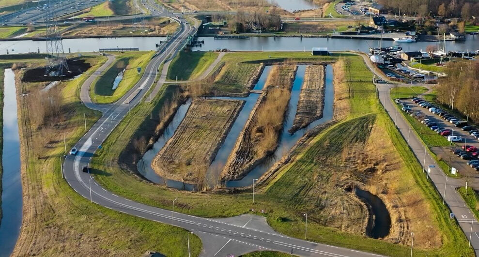 Luchtfoto van de beoogde havenlocatie op de oude A1-locatie