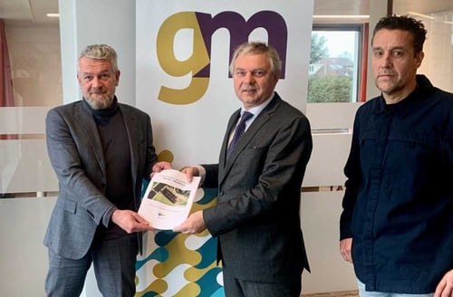 Hugo_bellaart_wethouder_gooise_meren_WSV_Muiden_aanbieden_equette_2023